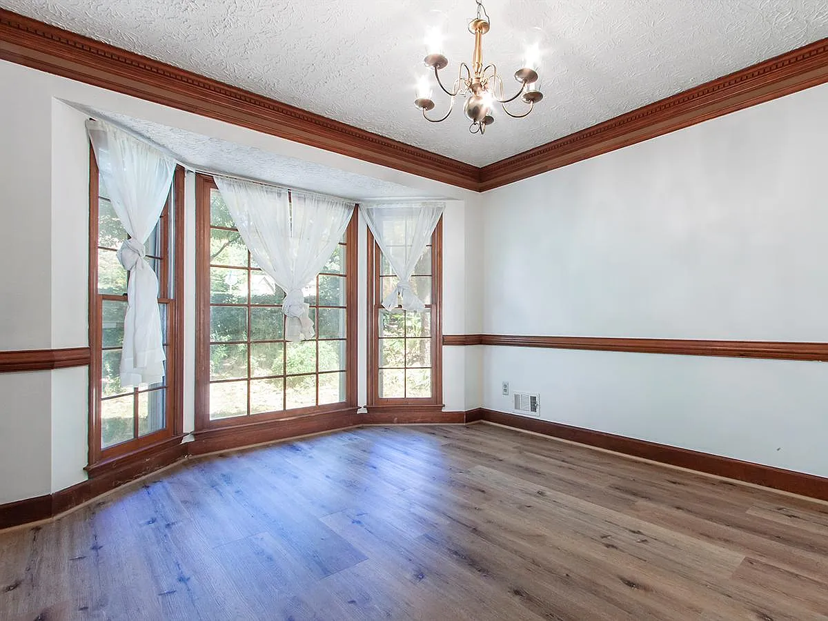 3947 Camrose Place — Photo 3