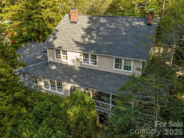 300 Ivy Terrace Dr, Saluda, NC 28773