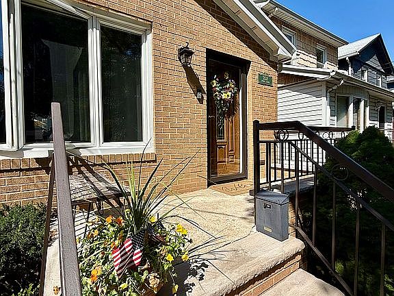 2nd image of 2134 Ryder St