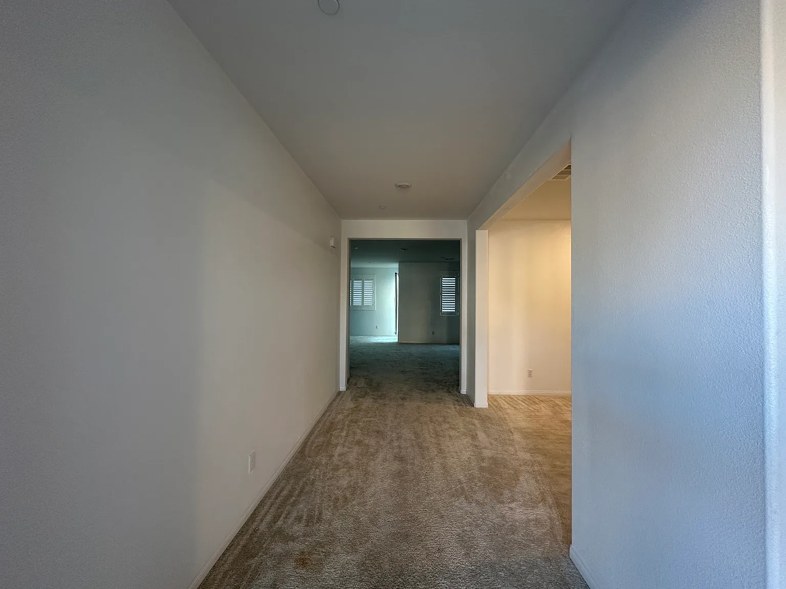 4 bed, 2877 sqft, $3,700 — Photo 2