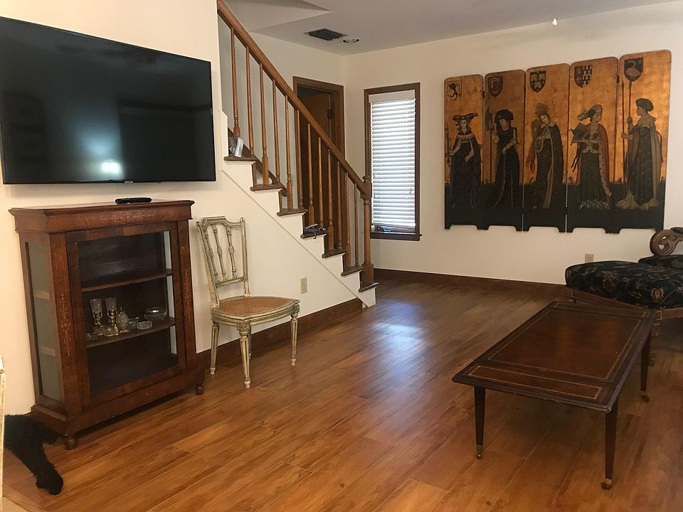 LIVING ROOM - Furniture does not come with rental. This is an UNFURNISHED unit.