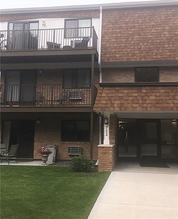 1st image of 752 Quaker Ln APT 214