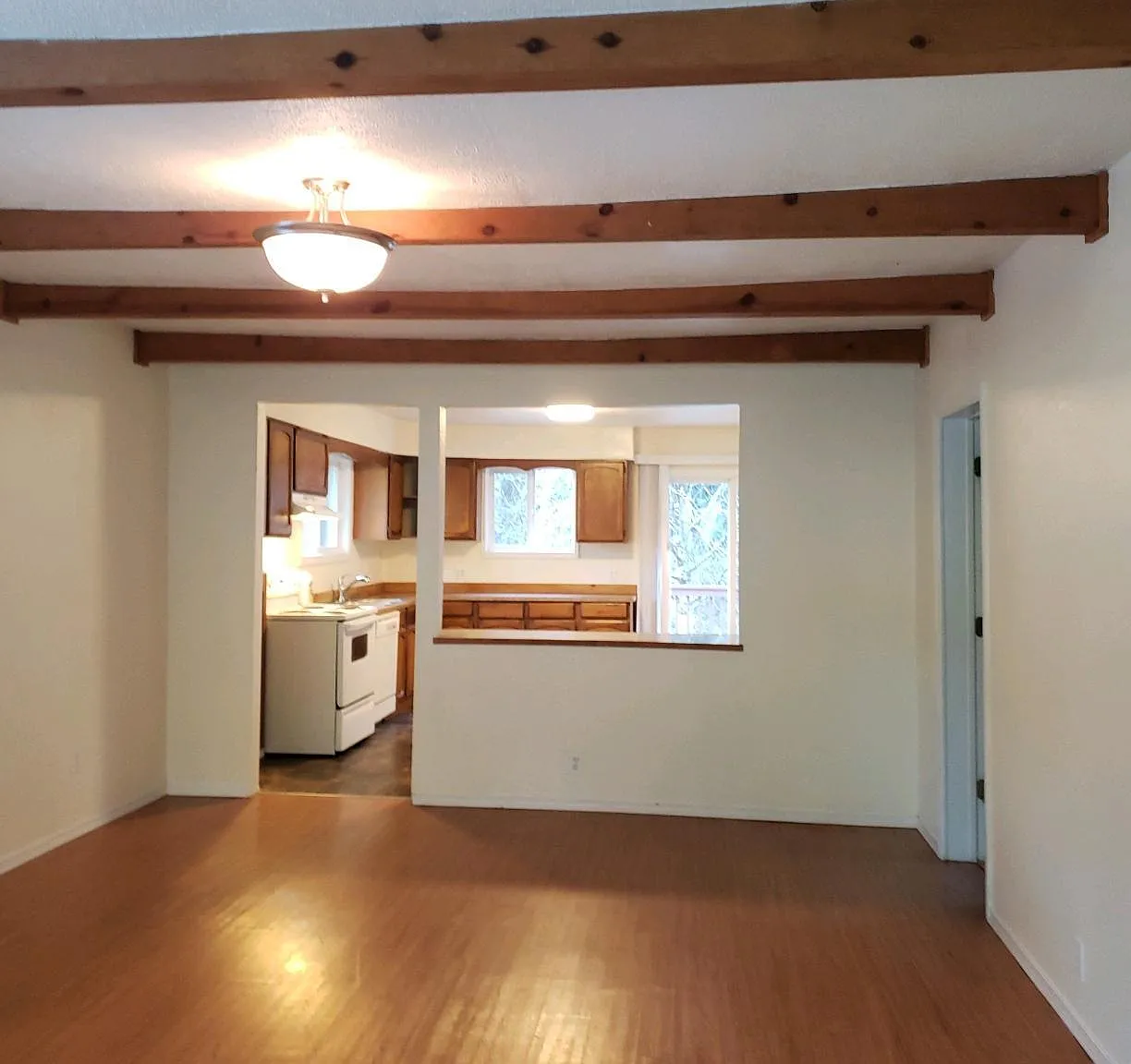 4 bed, 1400 sqft, $2,200 — Photo 3