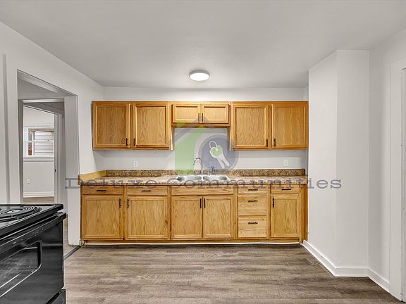 3rd image of 1131 Lincoln Ave NW
