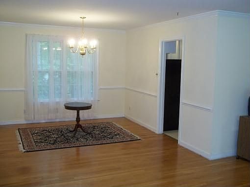 2nd image of 1025 Elaine Ave
