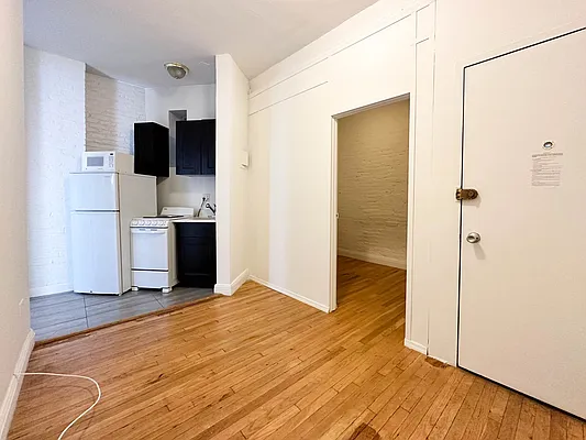 Rented by Kahen Properties | media 14