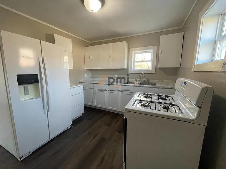 424 E 10th St #1 — Photo 10