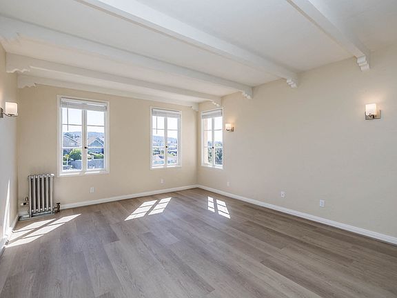5th image of 491 Crescent St #205