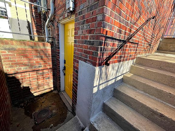 3rd image of 1900 N Underwood St