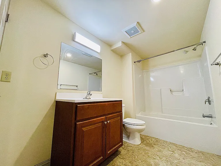 191 College St #303 — Photo 38