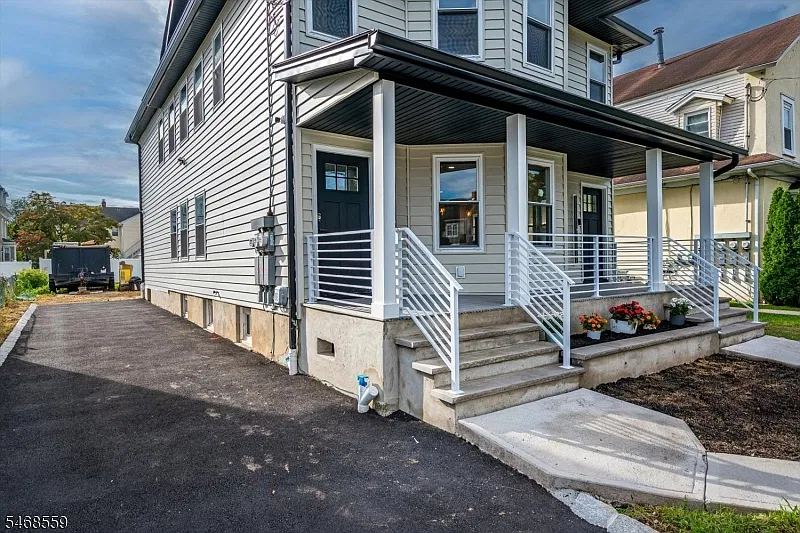 4 bed, 2.0 bath, $4,200 — Photo 3