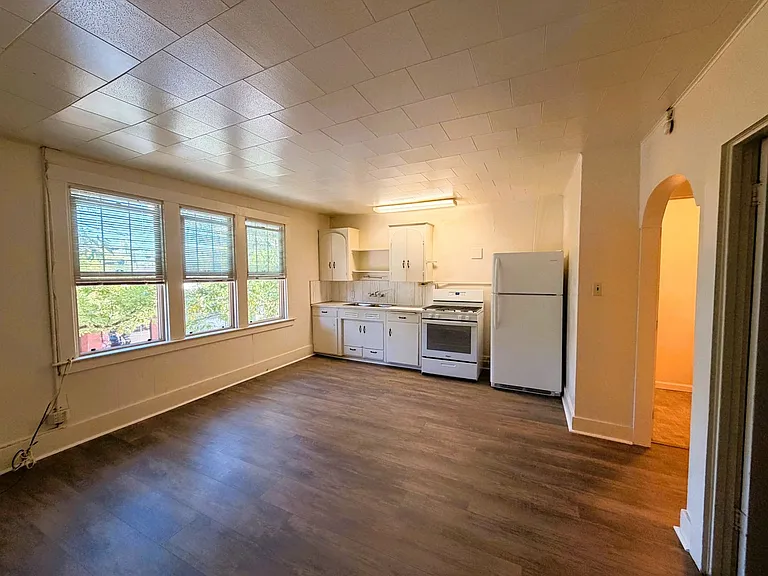 421 SE Main St #15 — Photo 2