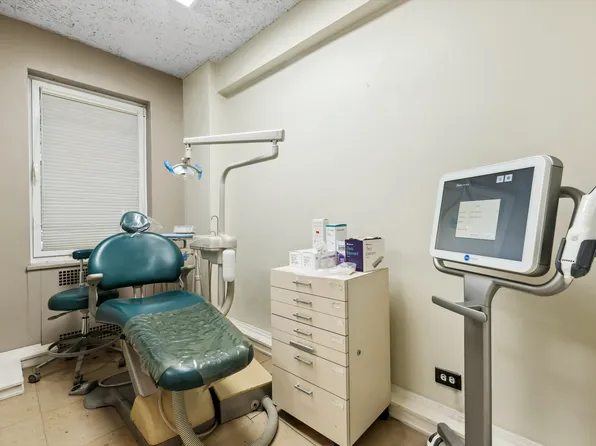 880 5th Avenue image 4 of 9