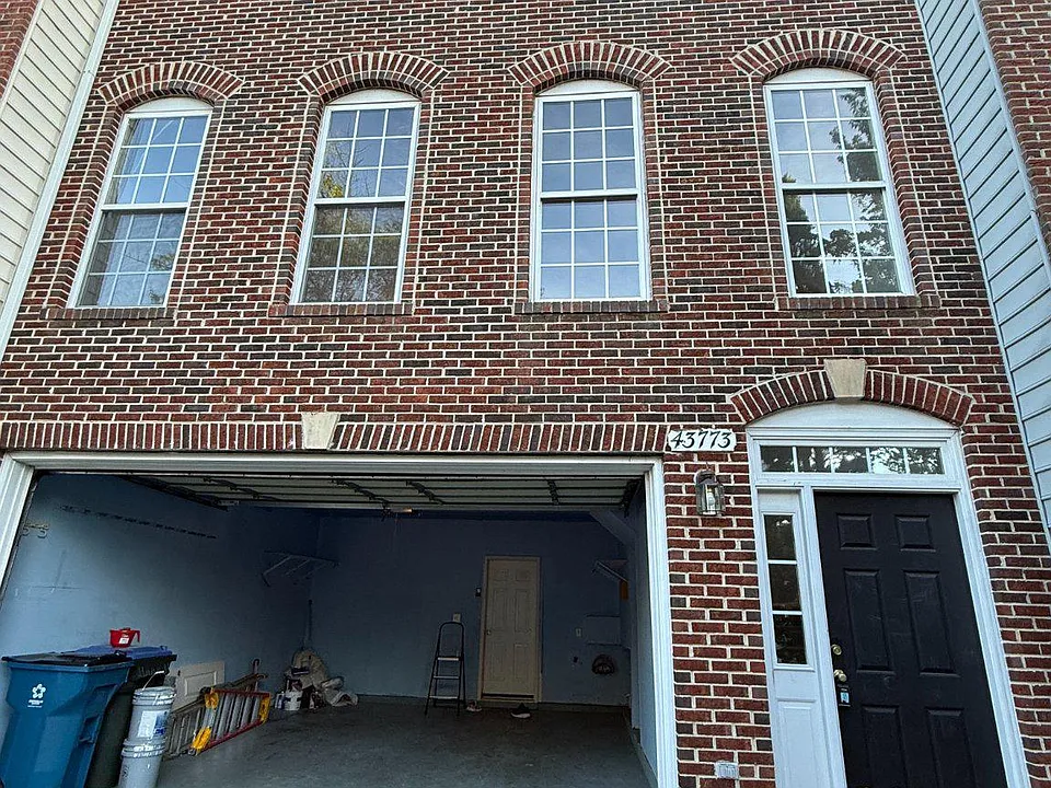 43773 Maison Blanc Sq