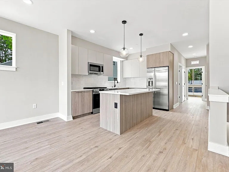 13 S Academy St #D — Photo 3
