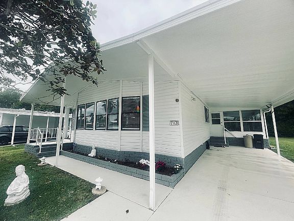 4th image of 713 Forest Ln
