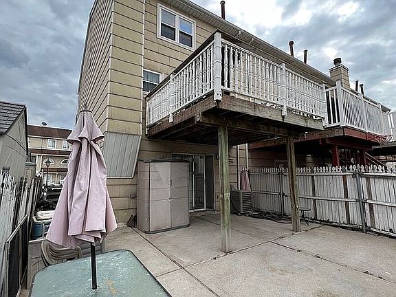 4th image of 19 Benjamin Dr