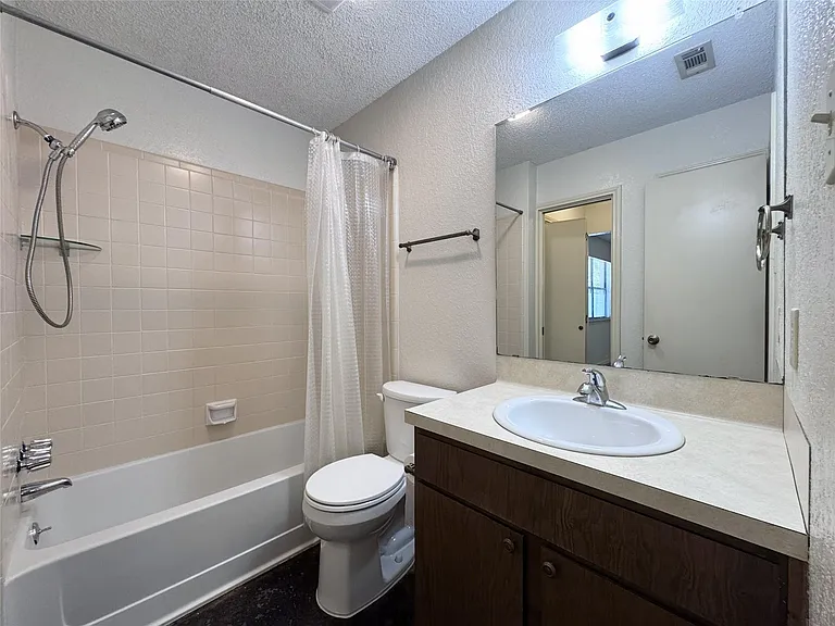 701 Gamez Cv #B — Photo 18