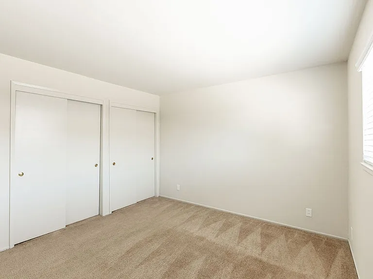 Golden Oaks Apartment — Photo 22