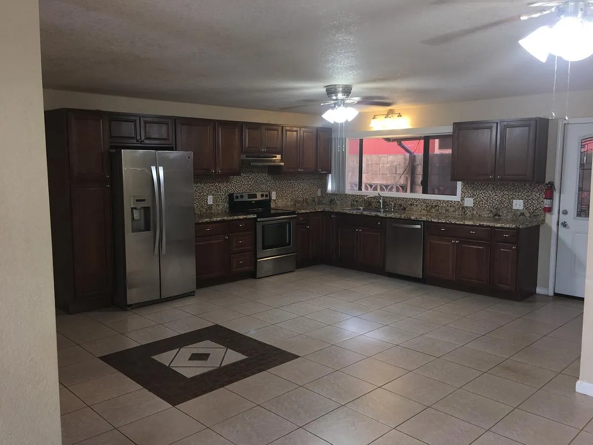 4 bed, 1850 sqft, $3,650 — Photo 2