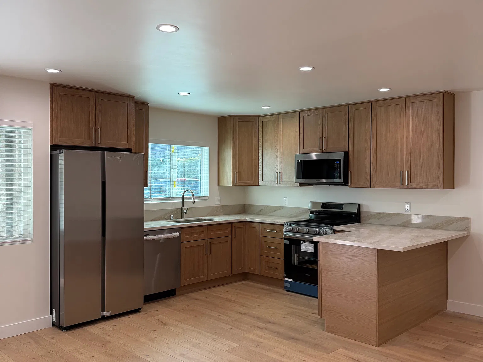 3 bed, 1200 sqft, $3,800 — Photo 2