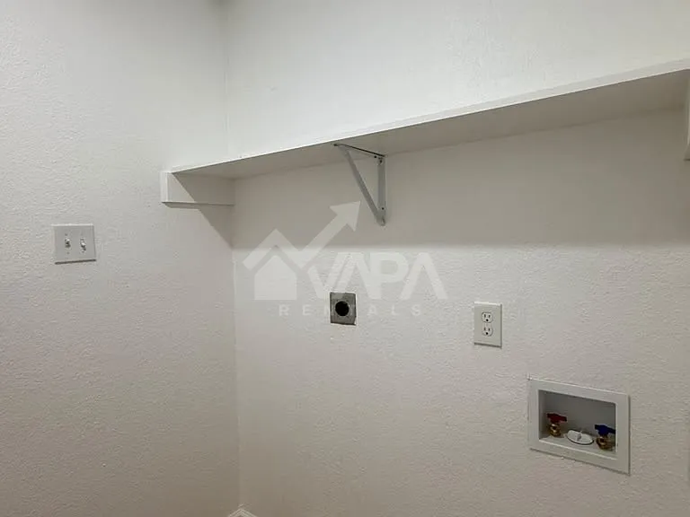 1074 Honeytree St — Photo 18