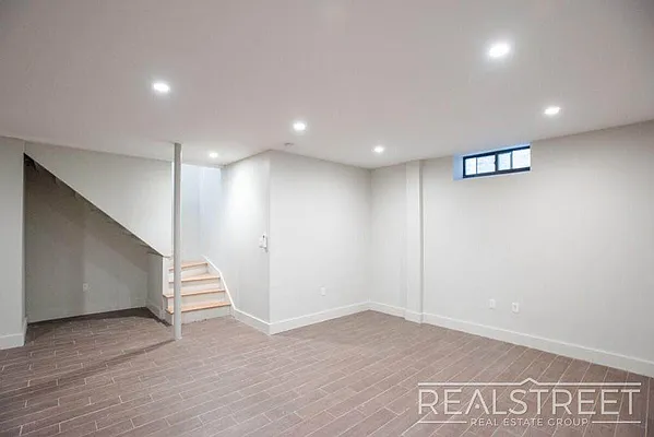Rented by Real Street Inc | media 6