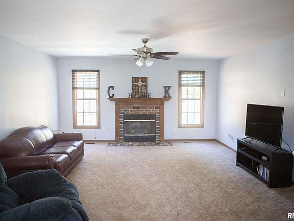 3rd image of 3162 Hilltop Dr