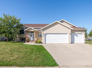 4127 52nd St S, Fargo, ND 58104