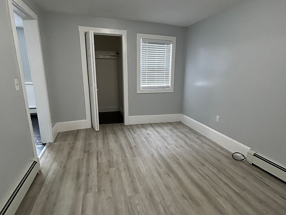 3rd bedroom or more living/dining room area