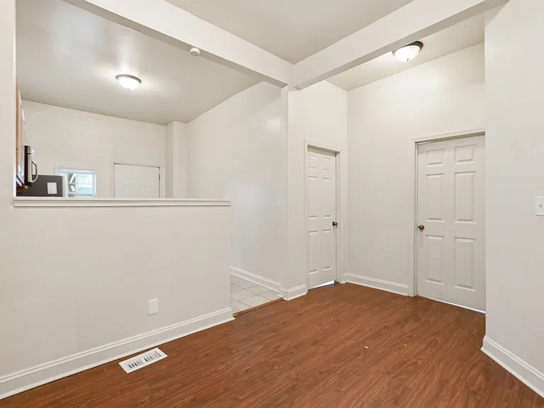 309 W 41st St #B — Photo 17