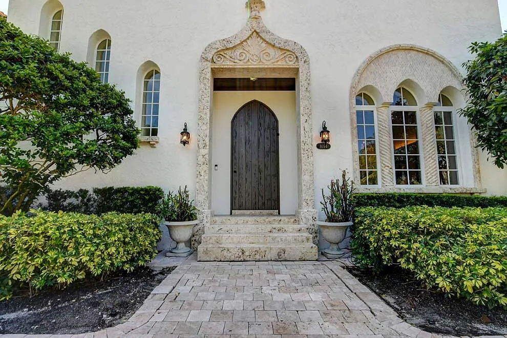 5 bed, 5.5 bath, 4612 sqft, $50,000 — Photo 4