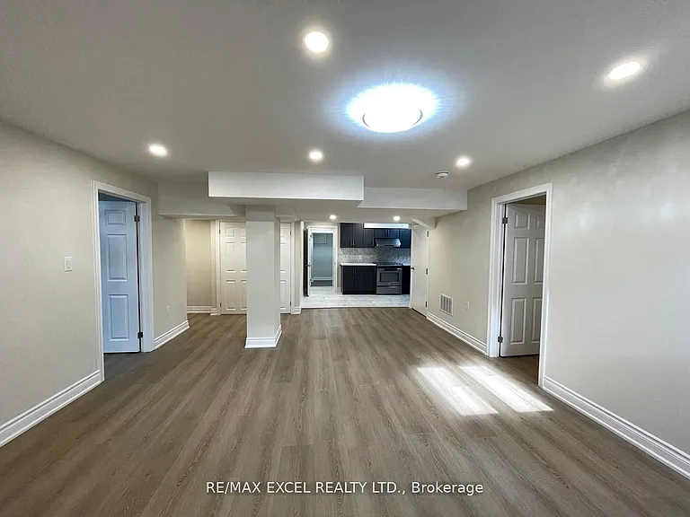 125 Sharavogue Ave #BASEMENT — Photo 3
