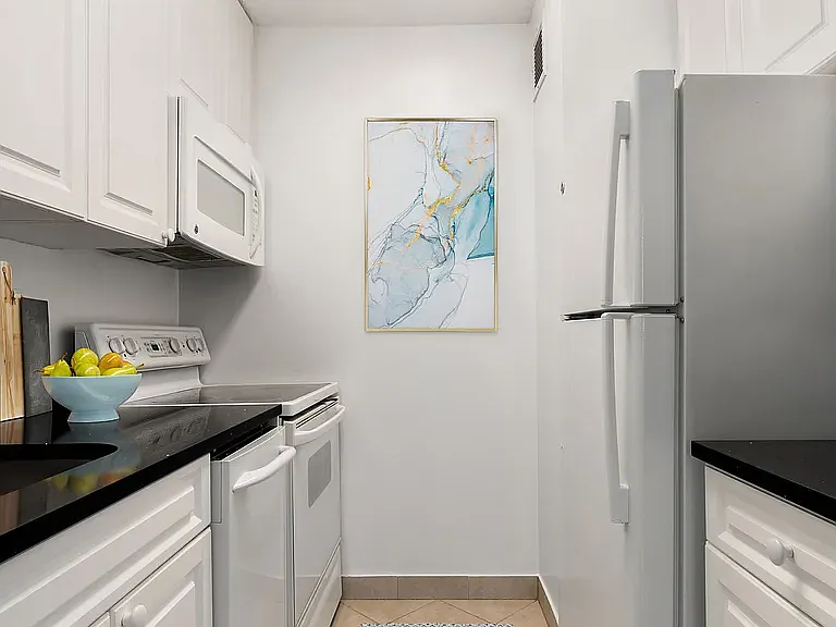 211 W 56th St #C26 — Photo 3