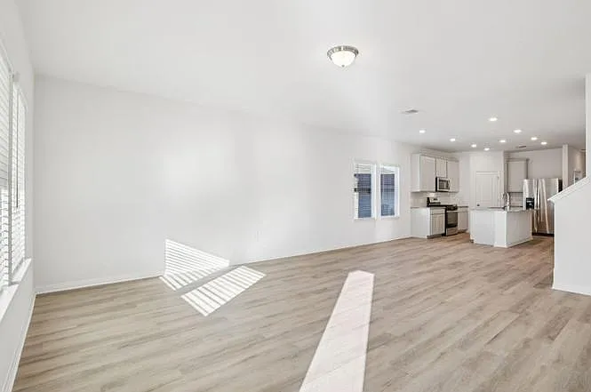 4917 Stockton Ln — Photo 7