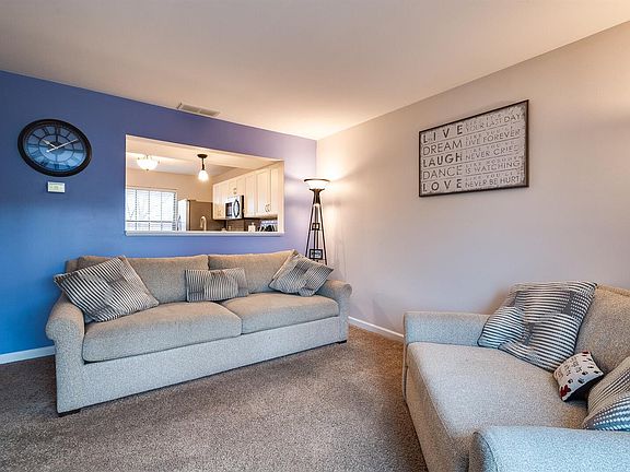 4th image of 5383 Dickens Dr