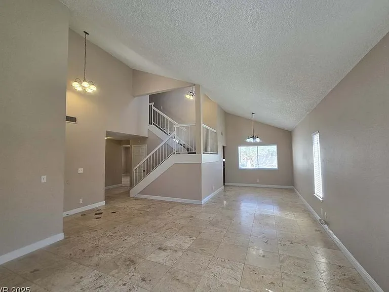 272 Cordero Dr — Photo 2