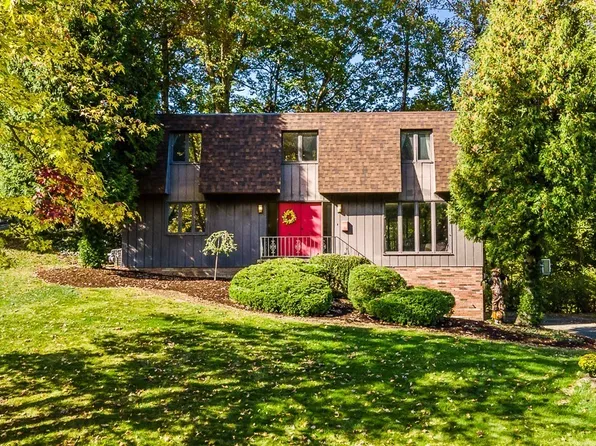 15510 W 130th St, Strongsville, OH 44136