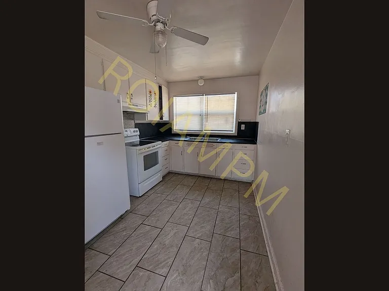 217 Oregon St — Photo 2