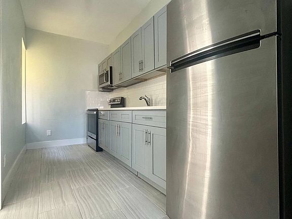 5th image of 2850 W 17th St