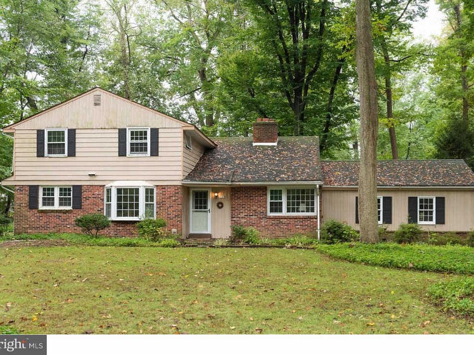 1st image of 16 Woodland Cir