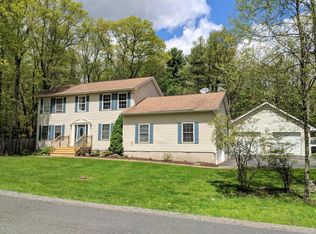 143 Bernadette Dr, Dingmans Ferry, PA 18328