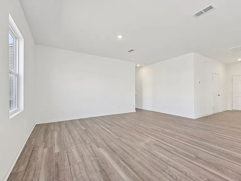 27 Crescent Blvd — Photo 8