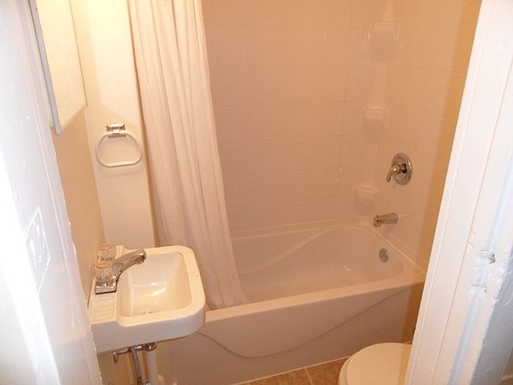 2nd image of 817 Coit Ave NE #1