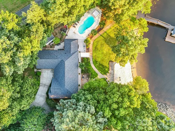172 Mariner Pointe Ln, Mooresville, NC 28117