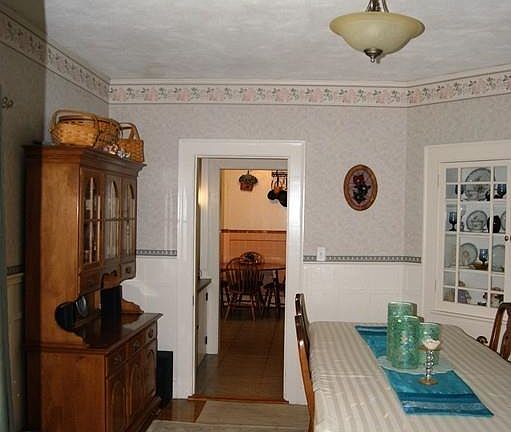 5th image of 273 Essex Ave