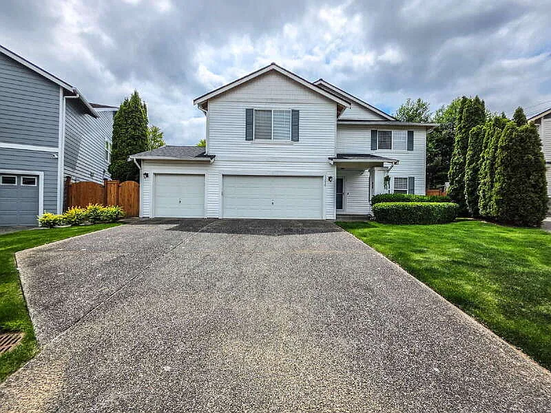 4 bed, 2.5 bath, 3060 sqft, $3,600 — Photo 1