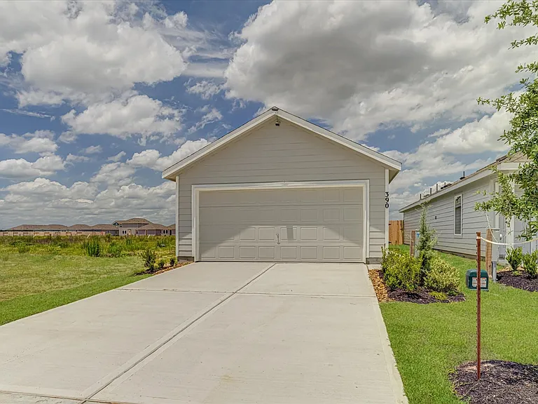 390 Lucia Way — Photo 2