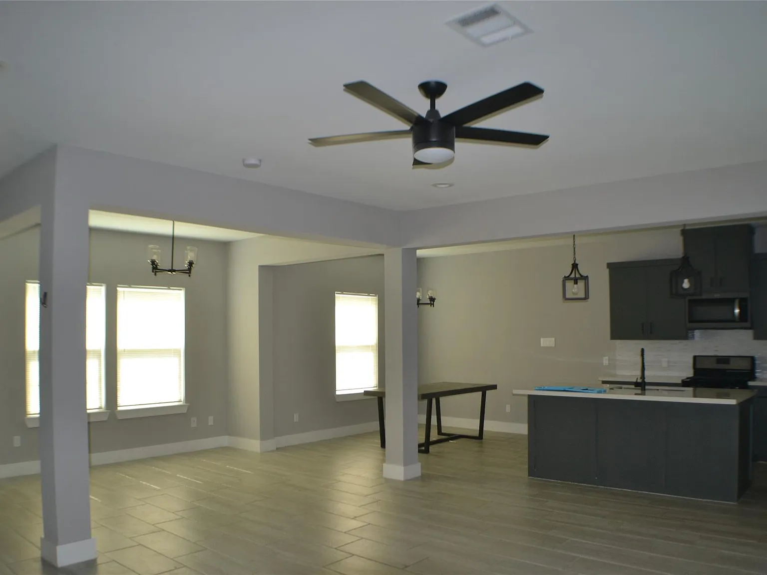 4 bed, 2.5 bath, 1970 sqft, $2,095 — Photo 3