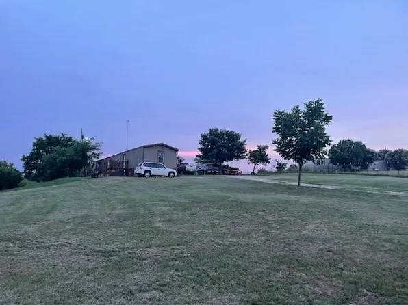 523 Hilltop Trl, Rhome, TX 76078